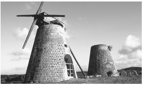 Antigua của cối xay gió lịch sử là những tàn dư của vai diễn trong một thời gian của hòn đảo này là một nhà sản xuất đường lớn.
