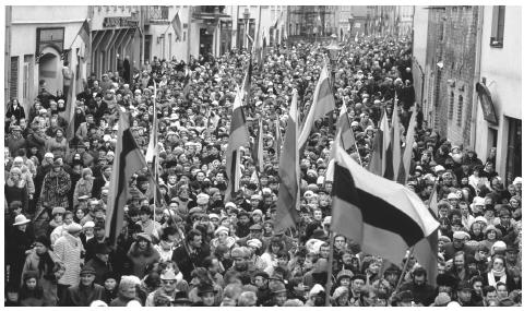 A group of Lithuanians demonstrate for independence from the Soviet Union in 1989.