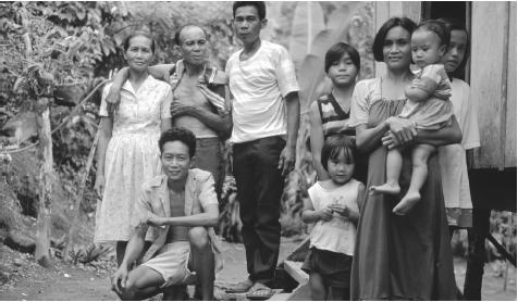 Filipinofamilies enjoy close kin bonds, and extended families living together are the norm.
