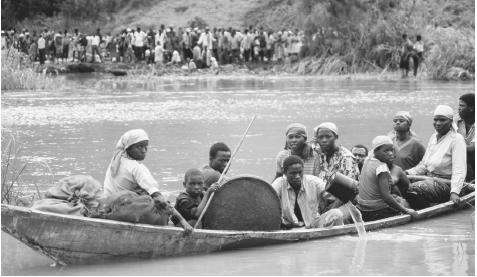 Rwandan refugees cross the Kagera River from Tanzania. In 1999 about 700,000 Tutsi refugees returned to Rwanda from abroad.