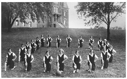 Danish immigrants and their daughters form the shape of a "D" at Dana College in Blair, Nebraska. "Dana" is the poetic name of Denmark.